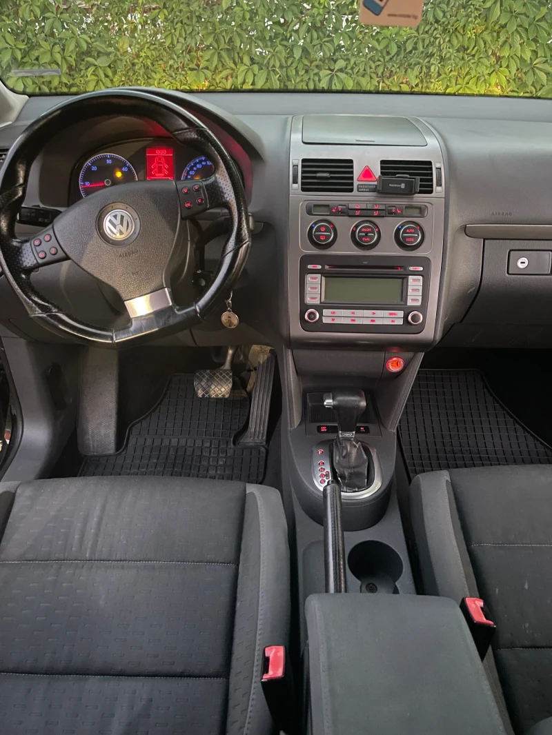 VW Touran, снимка 10 - Автомобили и джипове - 48017652