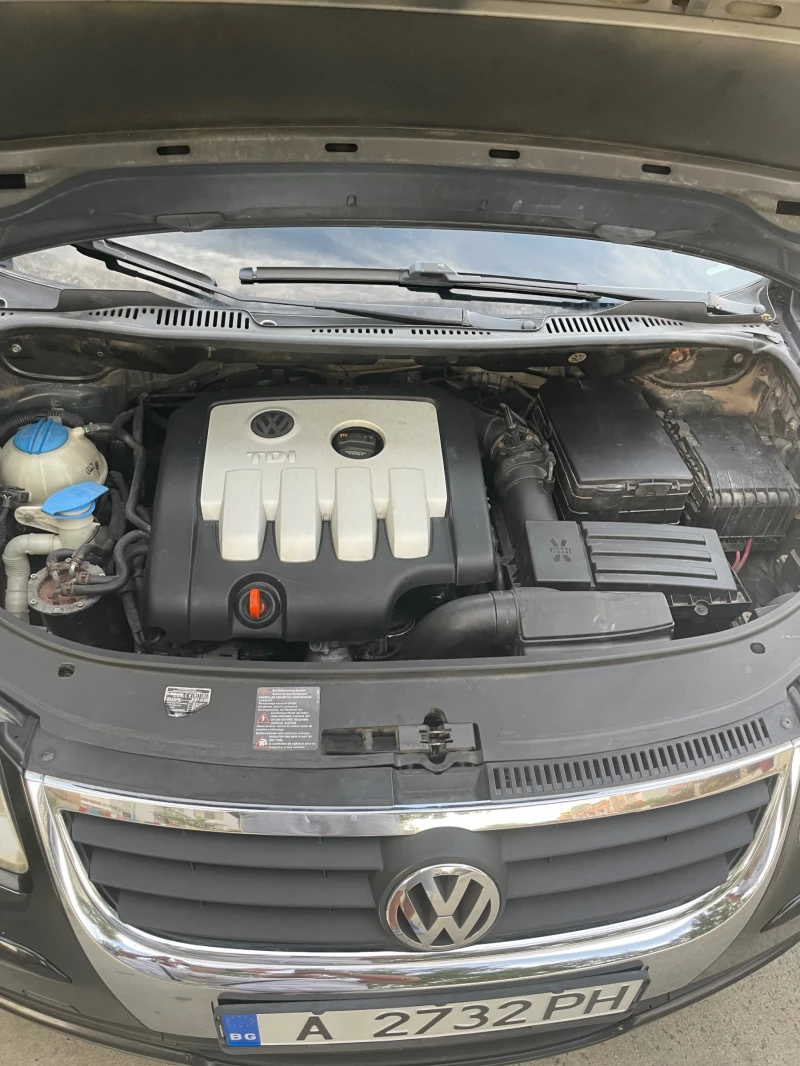 VW Touran, снимка 17 - Автомобили и джипове - 48017652