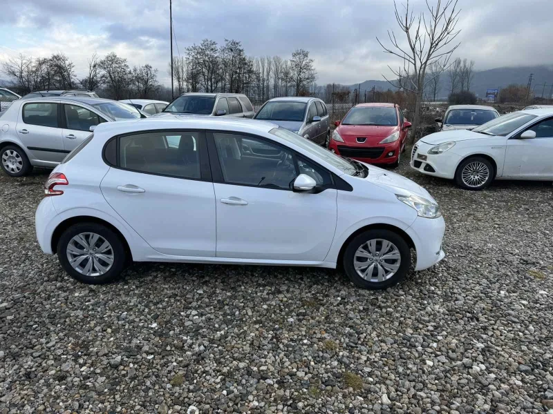 Peugeot 208 1.2i. 82k.c, снимка 9 - Автомобили и джипове - 48309150