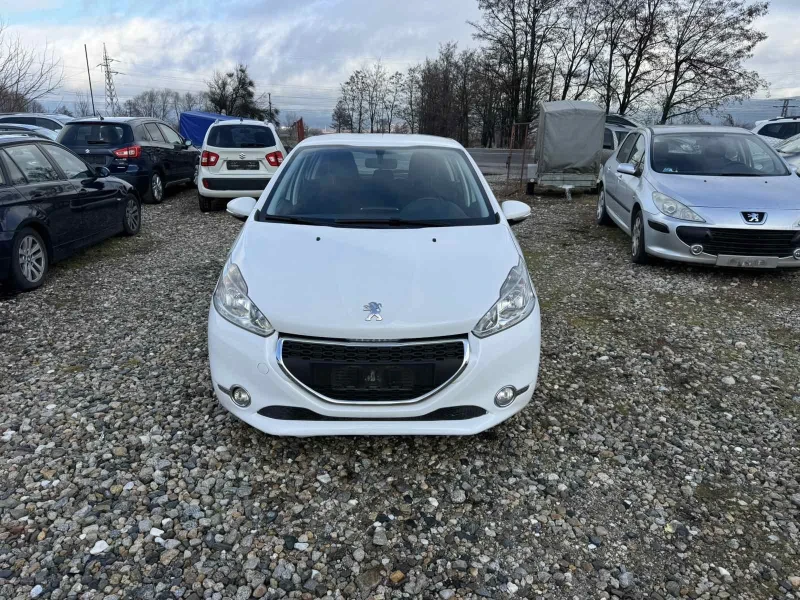 Peugeot 208 1.2i. 82k.c, снимка 3 - Автомобили и джипове - 48309150