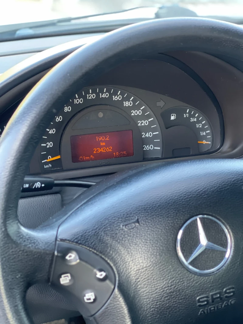 Mercedes-Benz C 180 1.8 129 hp  , снимка 11 - Автомобили и джипове - 48556364