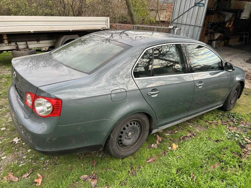 VW Jetta 1.6FSI, снимка 3 - Автомобили и джипове - 53225063
