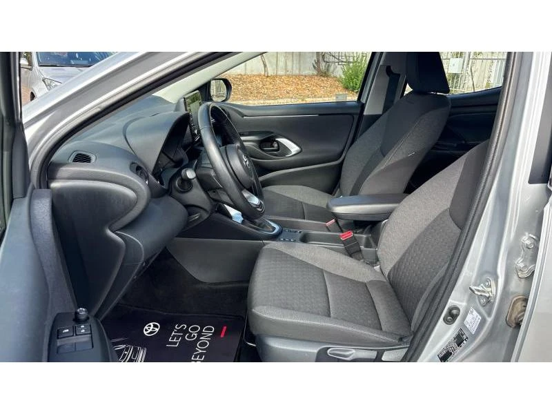 Toyota Yaris 1.5HSD ACTIVE, снимка 12 - Автомобили и джипове - 56494557