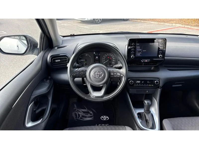 Toyota Yaris 1.5HSD ACTIVE, снимка 9 - Автомобили и джипове - 56494557