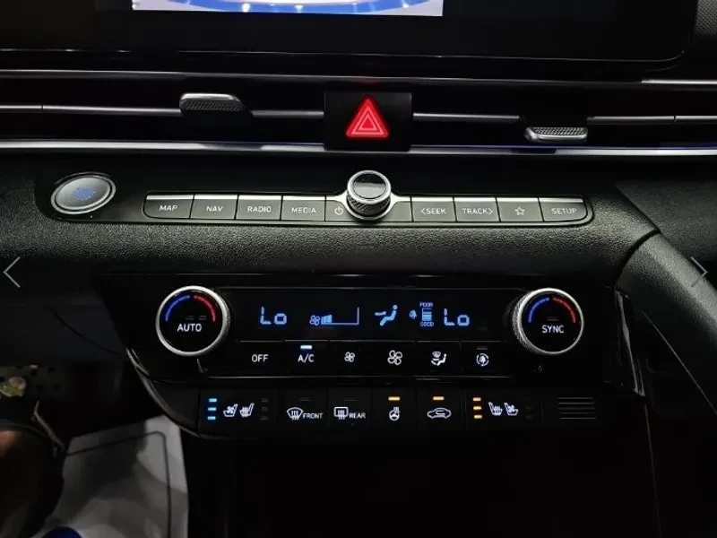 Hyundai Elantra  1.6 Inspiration, снимка 10 - Автомобили и джипове - 56719546