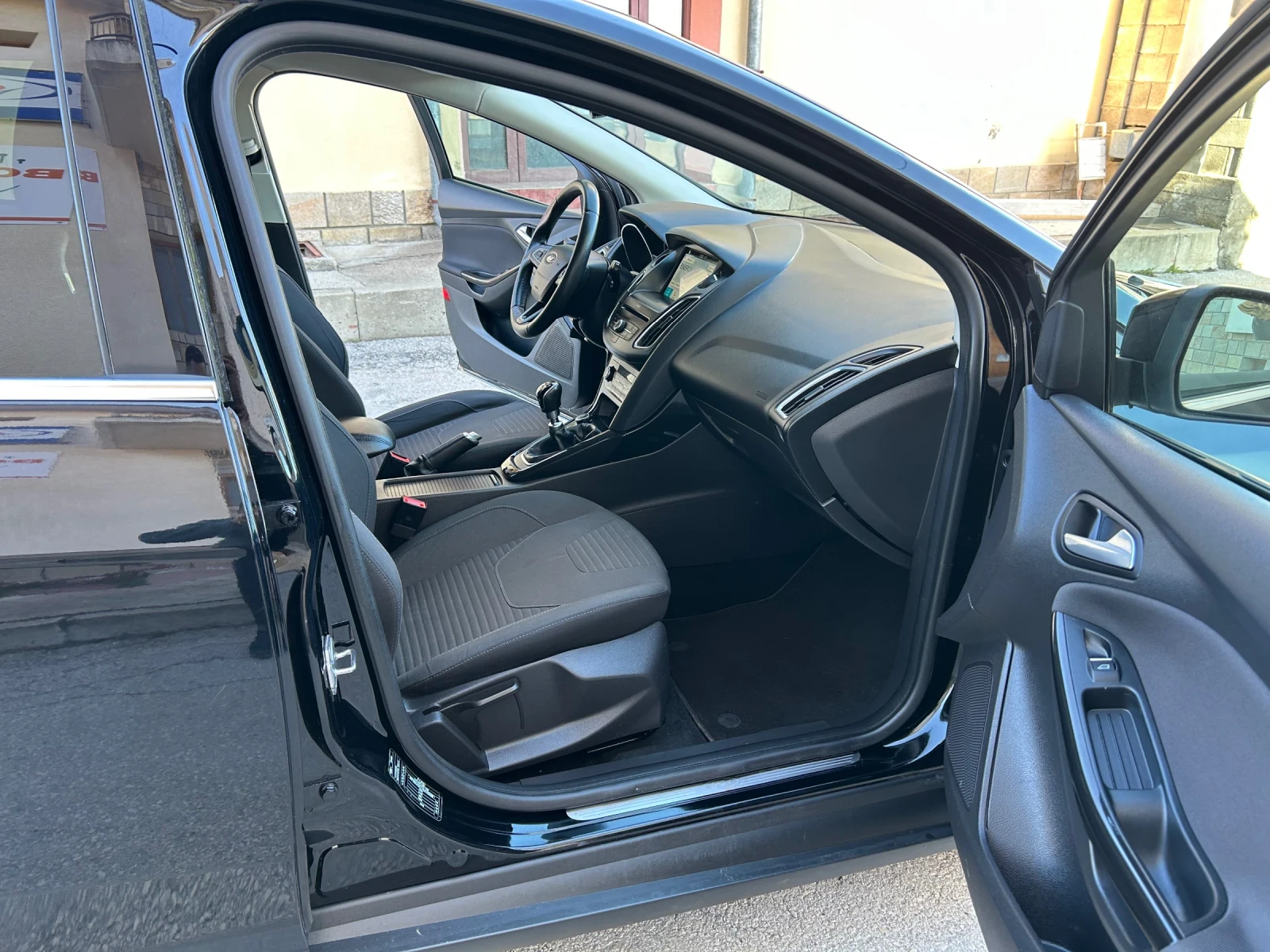 Ford Focus 1.0i LED TITANIUM , снимка 10 - Автомобили и джипове - 53748150