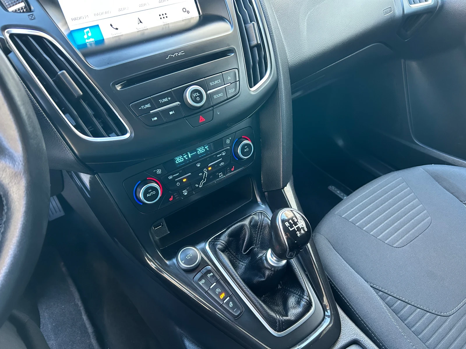 Ford Focus 1.0i LED TITANIUM , снимка 14 - Автомобили и джипове - 53748150