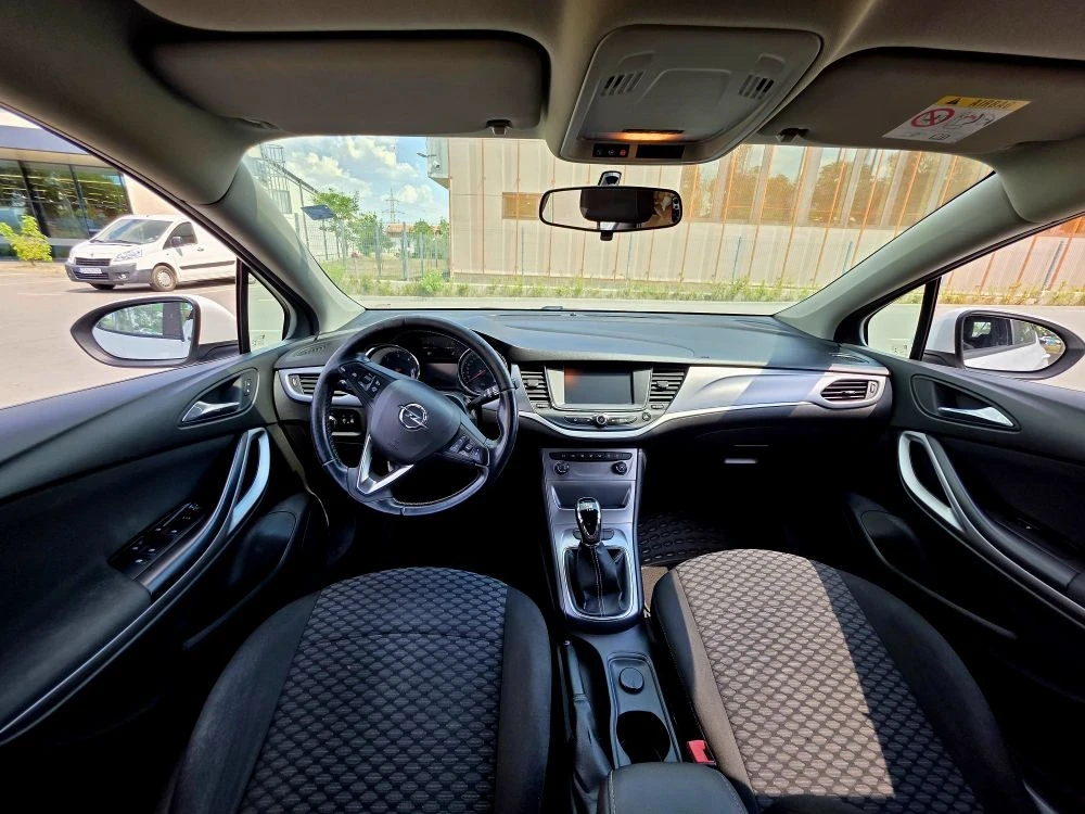 Opel Astra 1.6CDTI 2018g  Хубава, снимка 11 - Автомобили и джипове - 55574747