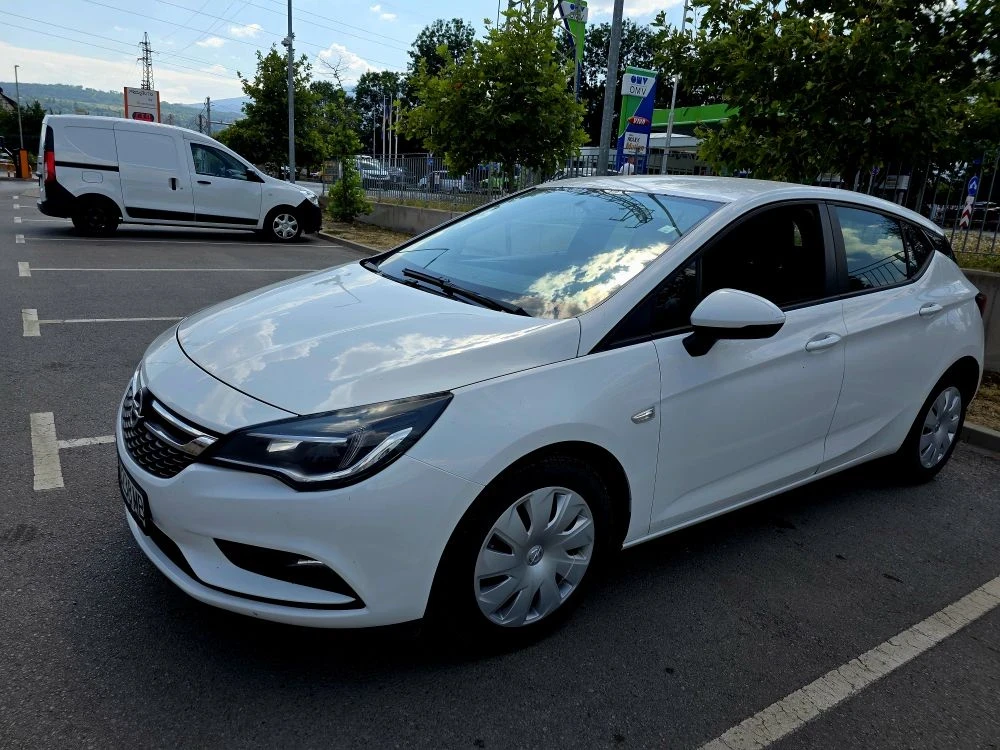 Opel Astra 1.6CDTI 2018g  Хубава, снимка 2 - Автомобили и джипове - 55574747