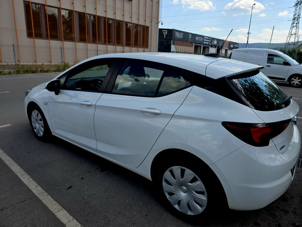 Opel Astra 1.6CDTI 2018g  Хубава, снимка 3 - Автомобили и джипове - 55574747