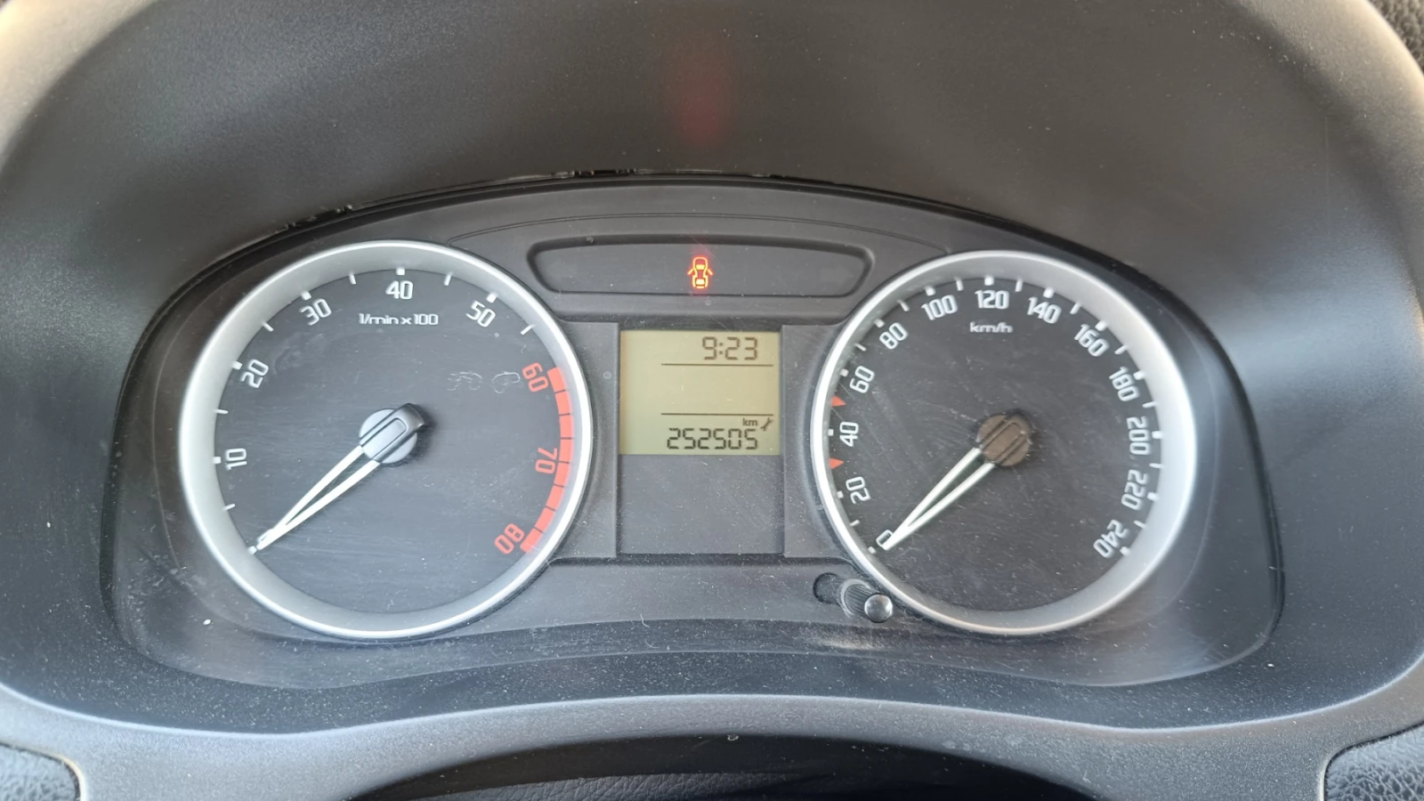 Skoda Fabia Ambiente , снимка 7 - Автомобили и джипове - 55678822