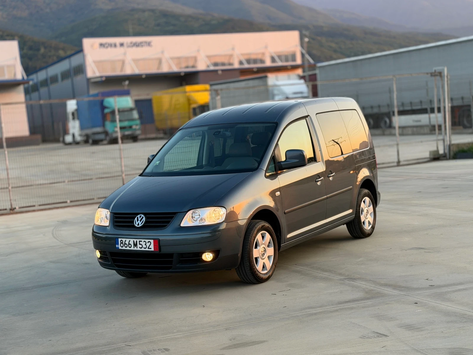 VW Caddy Life 1.6 MPI 2009 , снимка 4 - Автомобили и джипове - 55702470