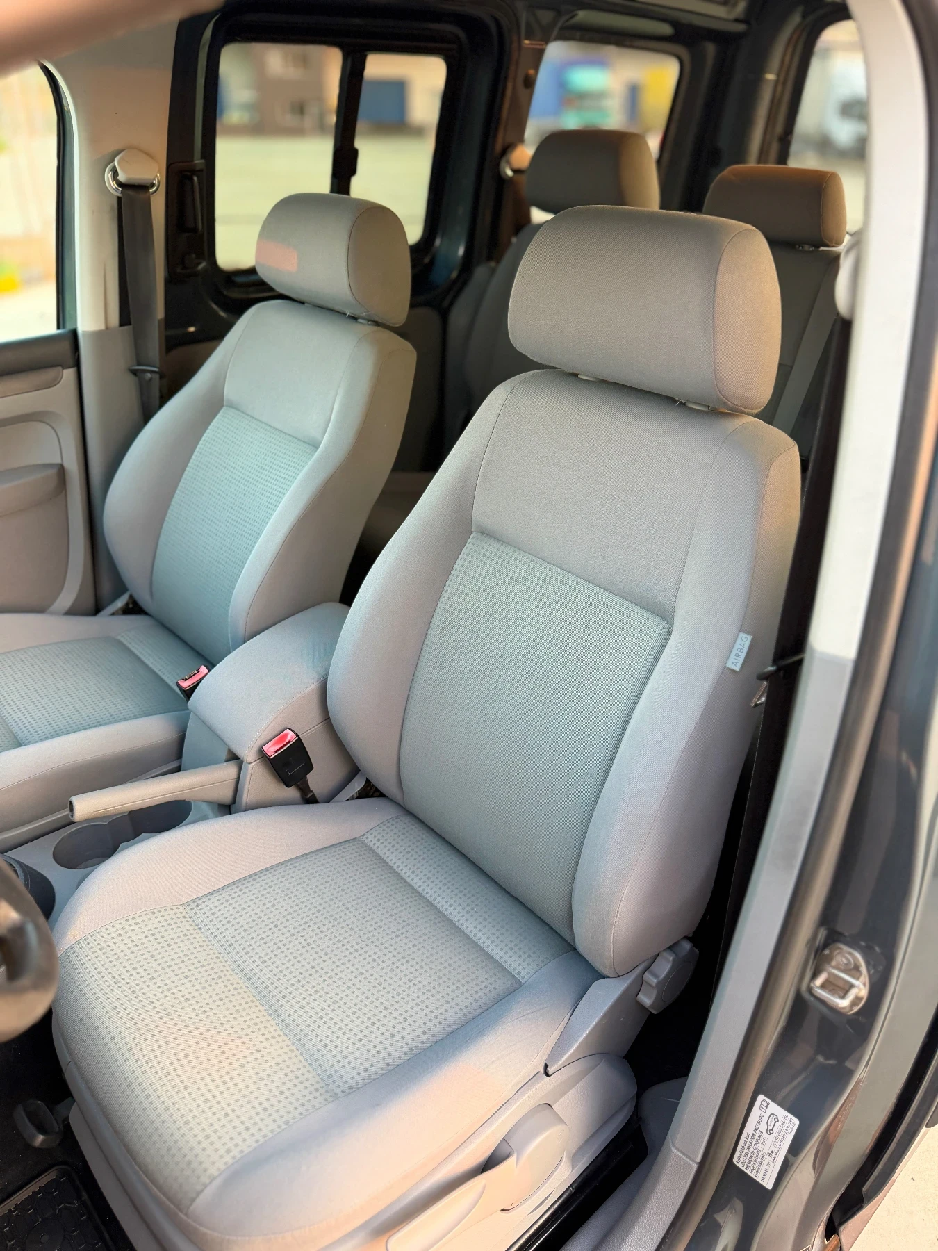 VW Caddy Life 1.6 MPI 2009 , снимка 8 - Автомобили и джипове - 55702470