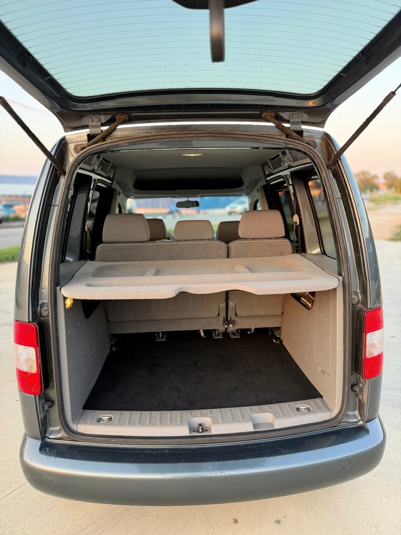 VW Caddy Life 1.6 MPI 2009 , снимка 13 - Автомобили и джипове - 55702470