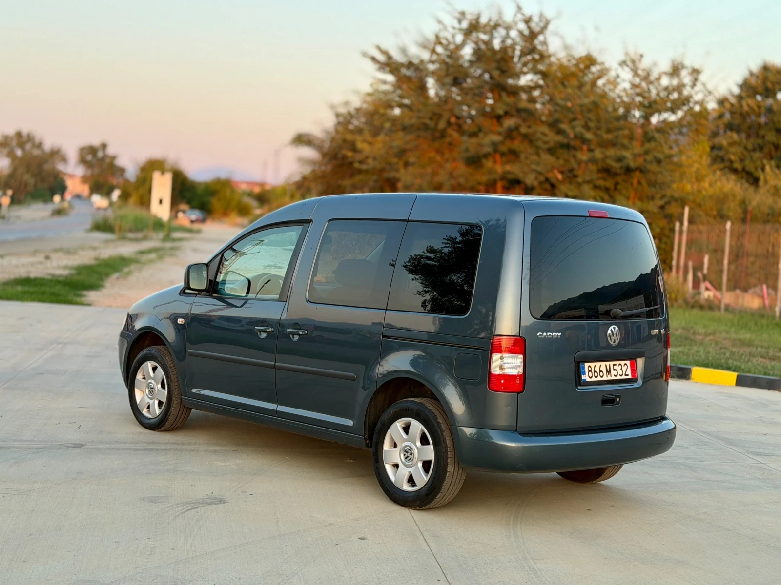 VW Caddy Life 1.6 MPI 2009 , снимка 3 - Автомобили и джипове - 55702470