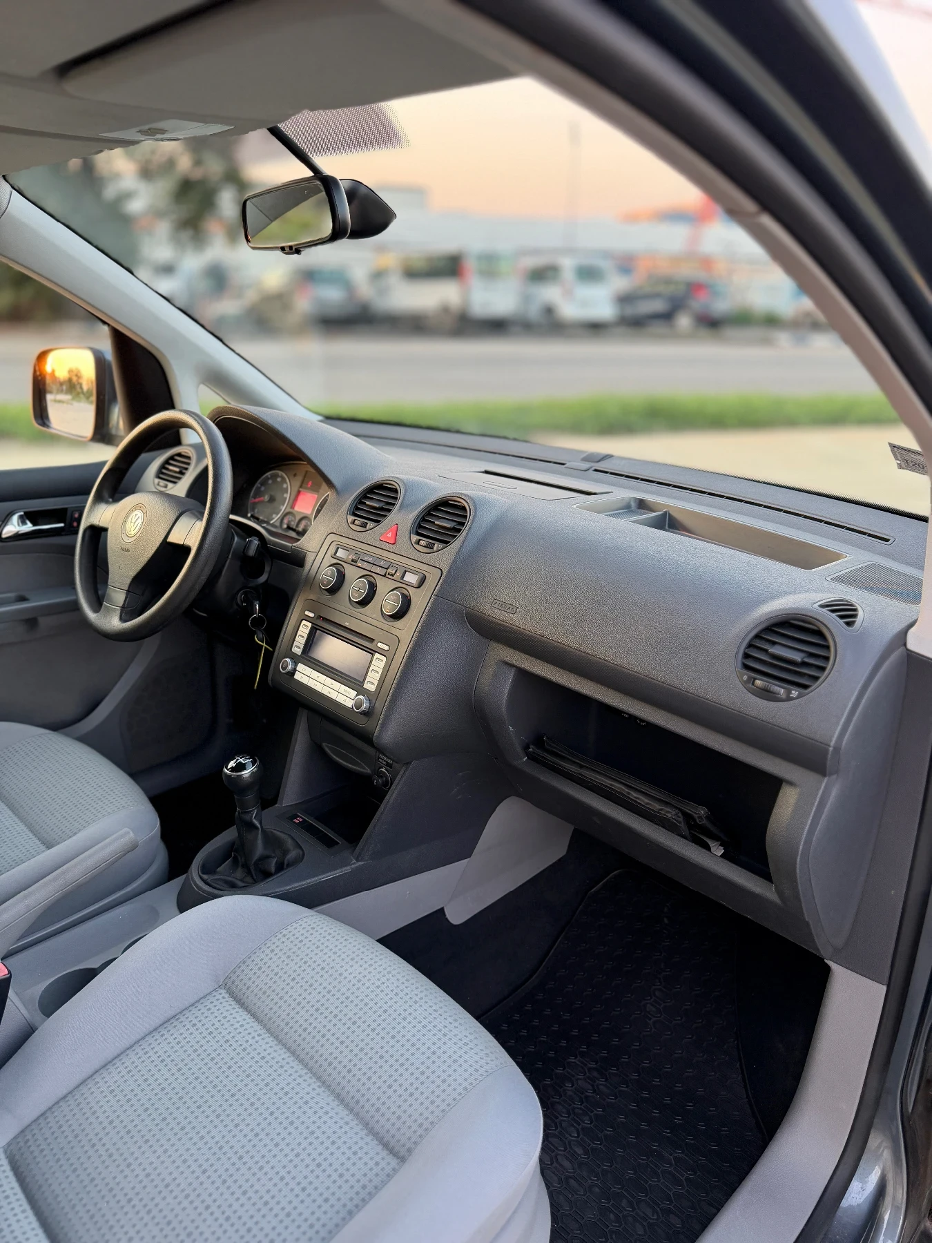 VW Caddy Life 1.6 MPI 2009 , снимка 10 - Автомобили и джипове - 55702470