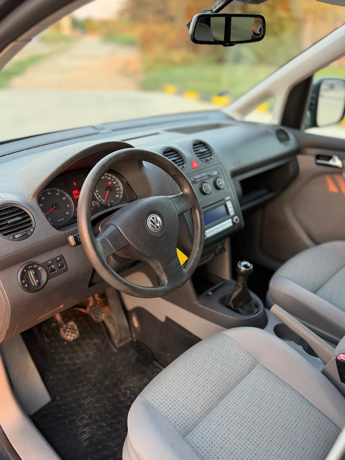 VW Caddy Life 1.6 MPI 2009 , снимка 7 - Автомобили и джипове - 55702470
