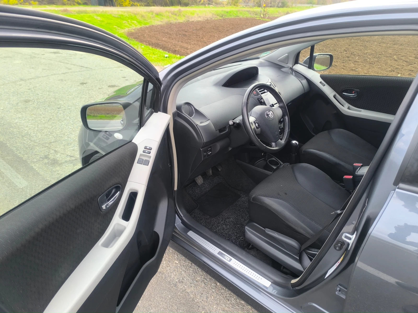 Toyota Yaris 1.8i 133к.с, снимка 9 - Автомобили и джипове - 55932006