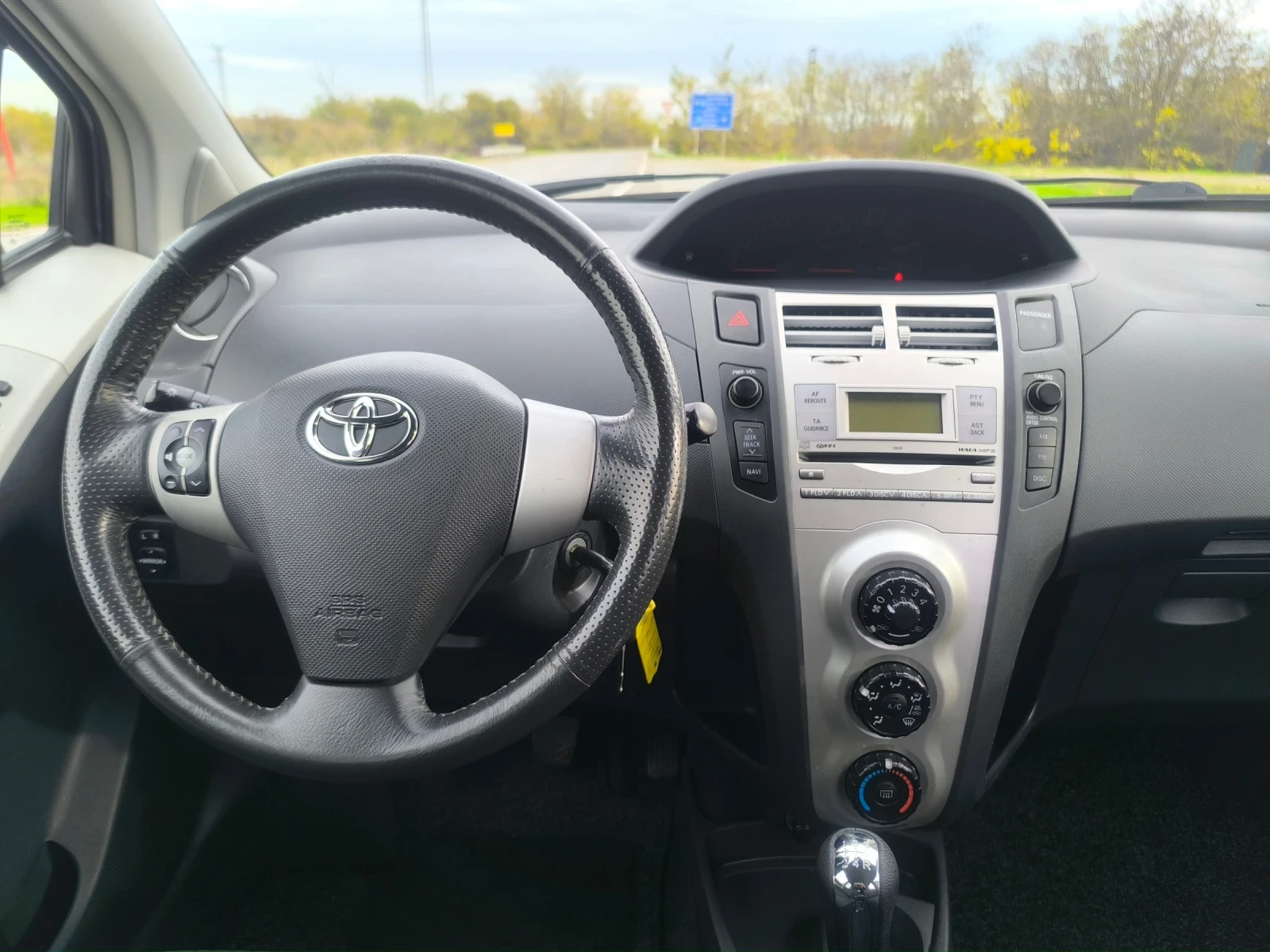 Toyota Yaris 1.8i 133к.с, снимка 13 - Автомобили и джипове - 55932006