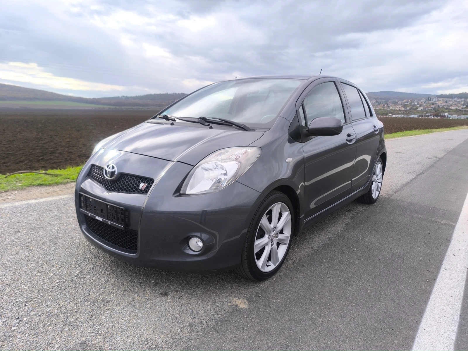 Toyota Yaris 1.8i 133к.с, снимка 3 - Автомобили и джипове - 55932006