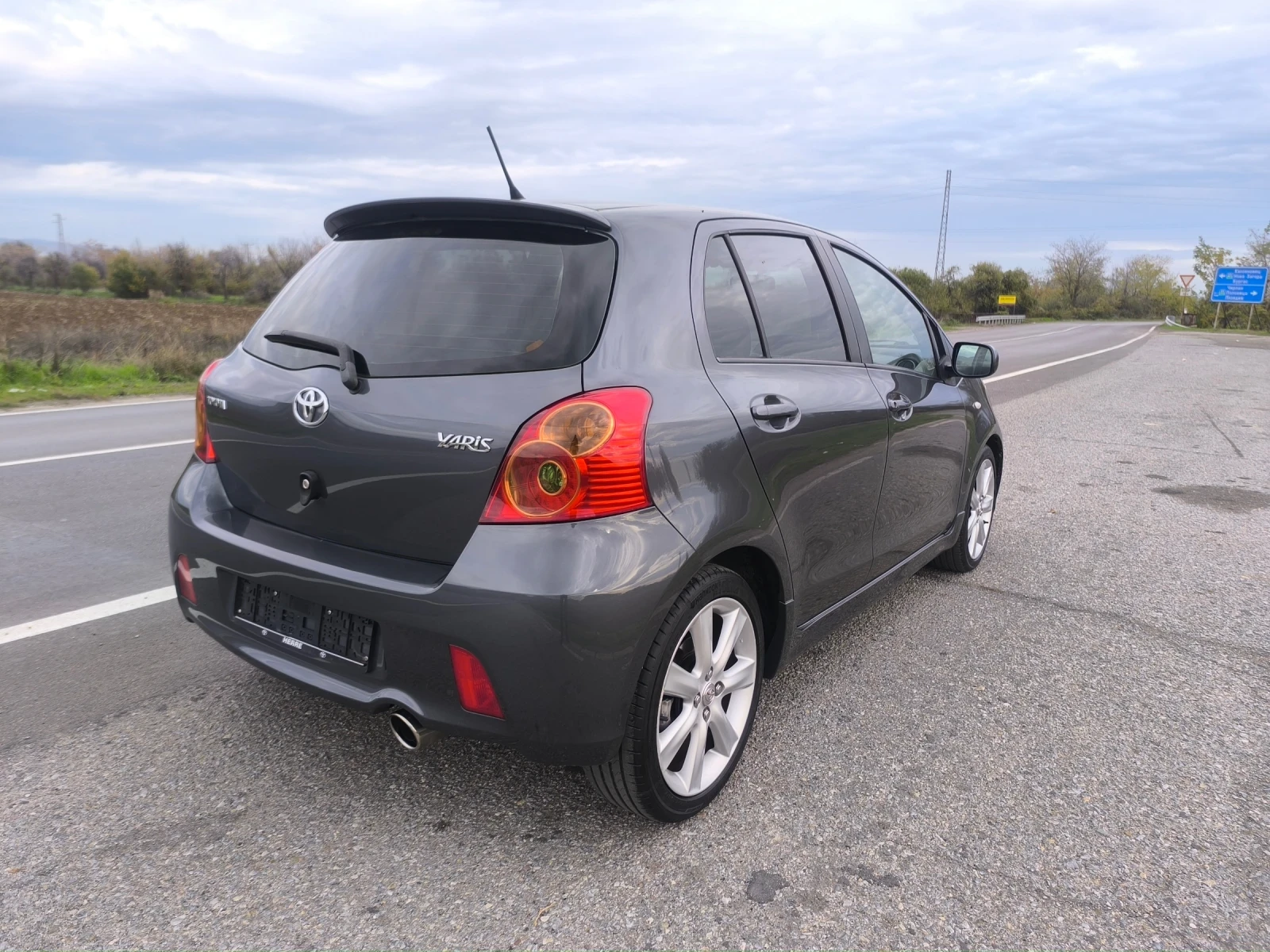 Toyota Yaris 1.8i 133к.с, снимка 7 - Автомобили и джипове - 55932006