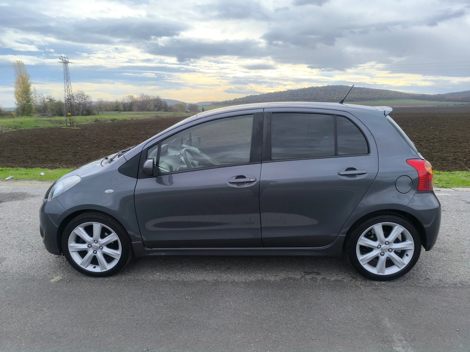 Toyota Yaris 1.8i 133к.с, снимка 4 - Автомобили и джипове - 55932006