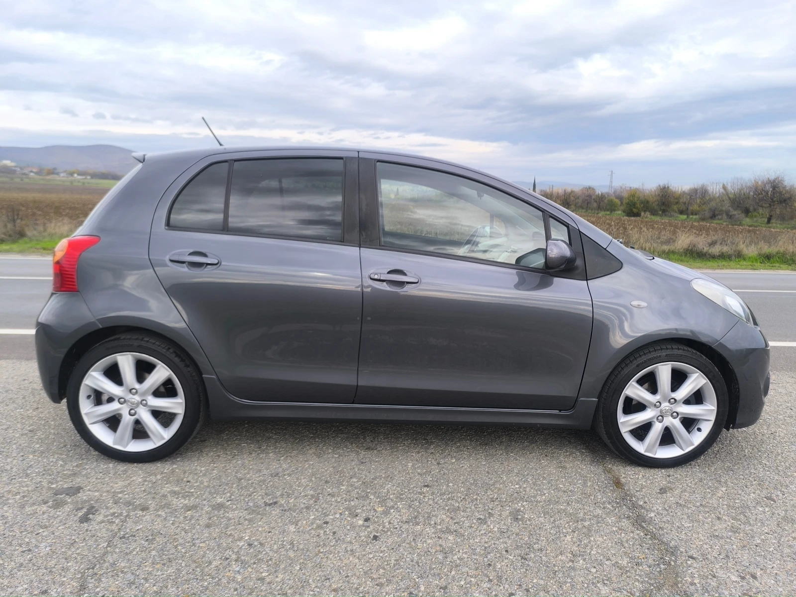 Toyota Yaris 1.8i 133к.с, снимка 8 - Автомобили и джипове - 55932006