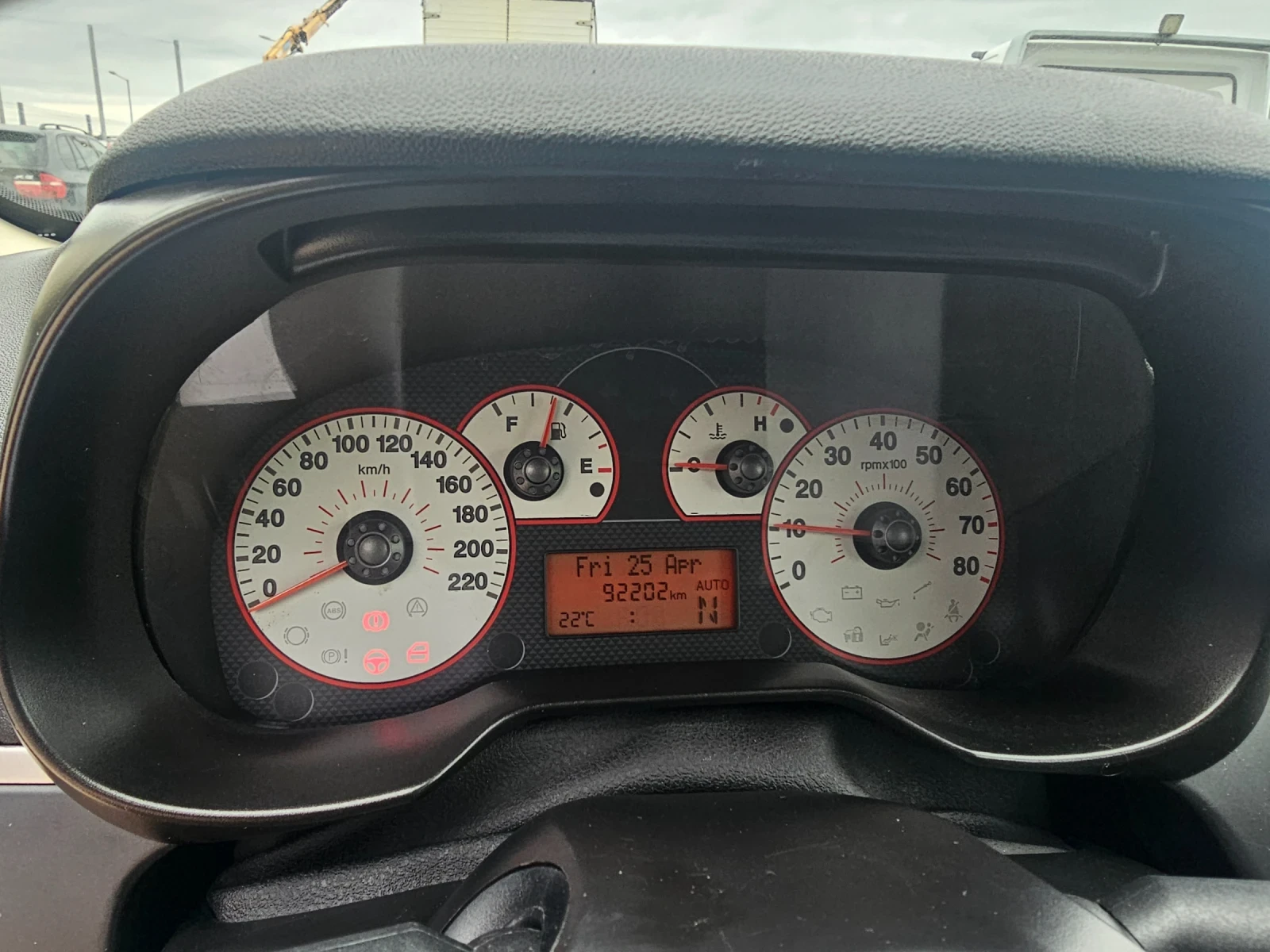 Fiat Punto 1.4/90х.км./КЛИМАТИК/АВТОМАТИК/ГАЗ/, снимка 11 - Автомобили и джипове - 56163076