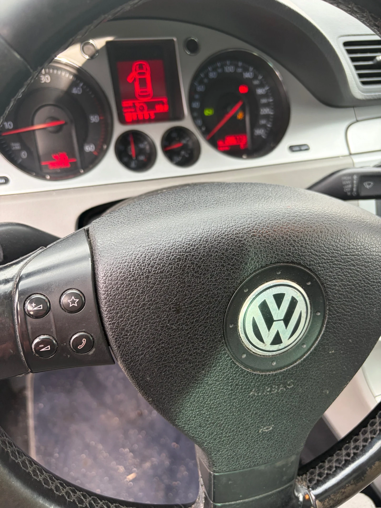 VW Passat, снимка 6 - Автомобили и джипове - 56615423
