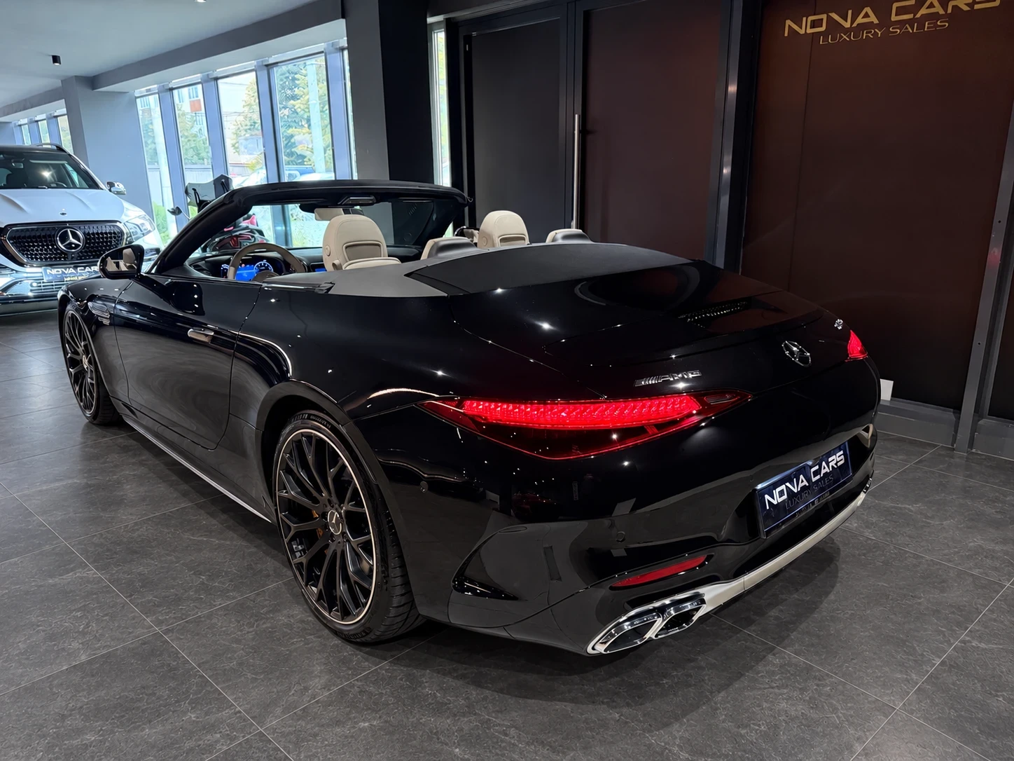 Mercedes-Benz SL 63 AMG 4 Matic+ , снимка 4 - Автомобили и джипове - 56697834