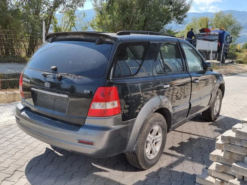 Kia Sorento 2.5 CRDI, снимка 3 - Автомобили и джипове - 34369987