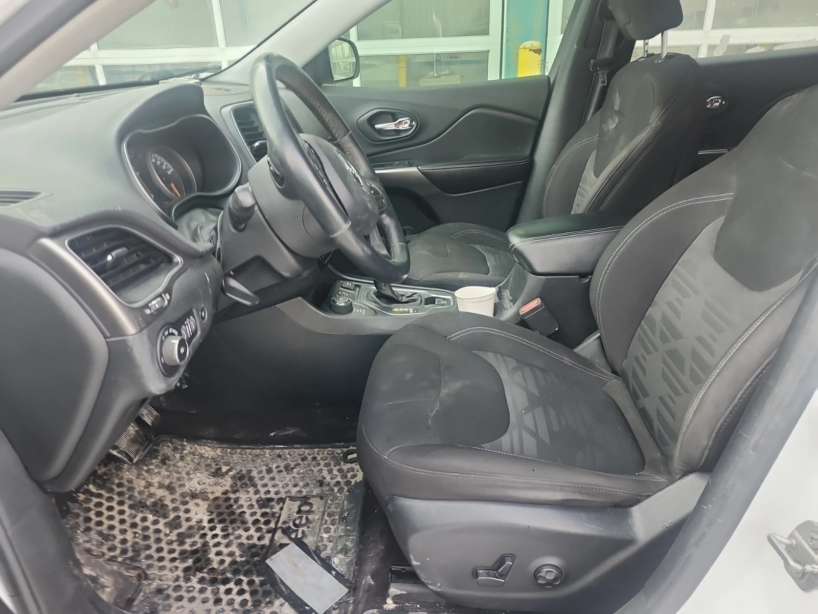 Jeep Grand cherokee * * CARFAX * * АВТО КРЕДИТ * * , снимка 5 - Автомобили и джипове - 54076815