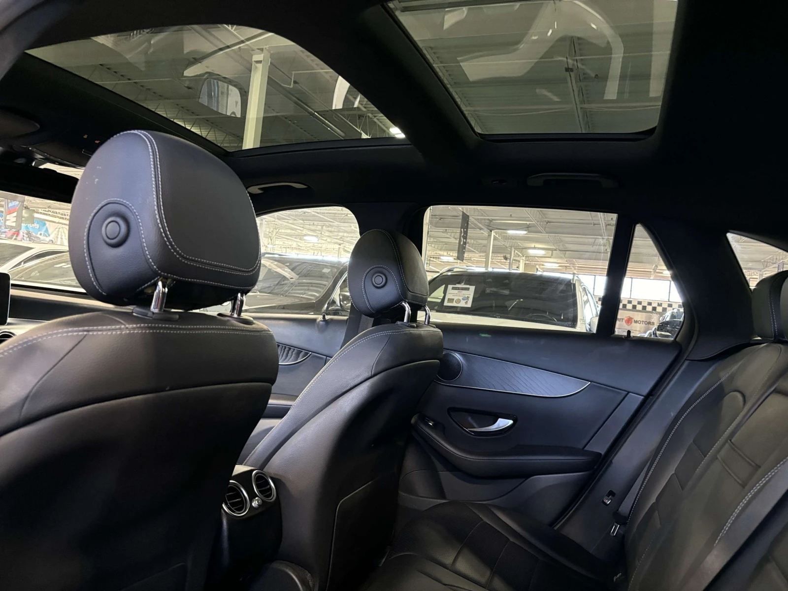 Mercedes-Benz GLC 300 | 4MATIC| NAV| BLACKWOOD| DUALROOF| , снимка 11 - Автомобили и джипове - 55990463