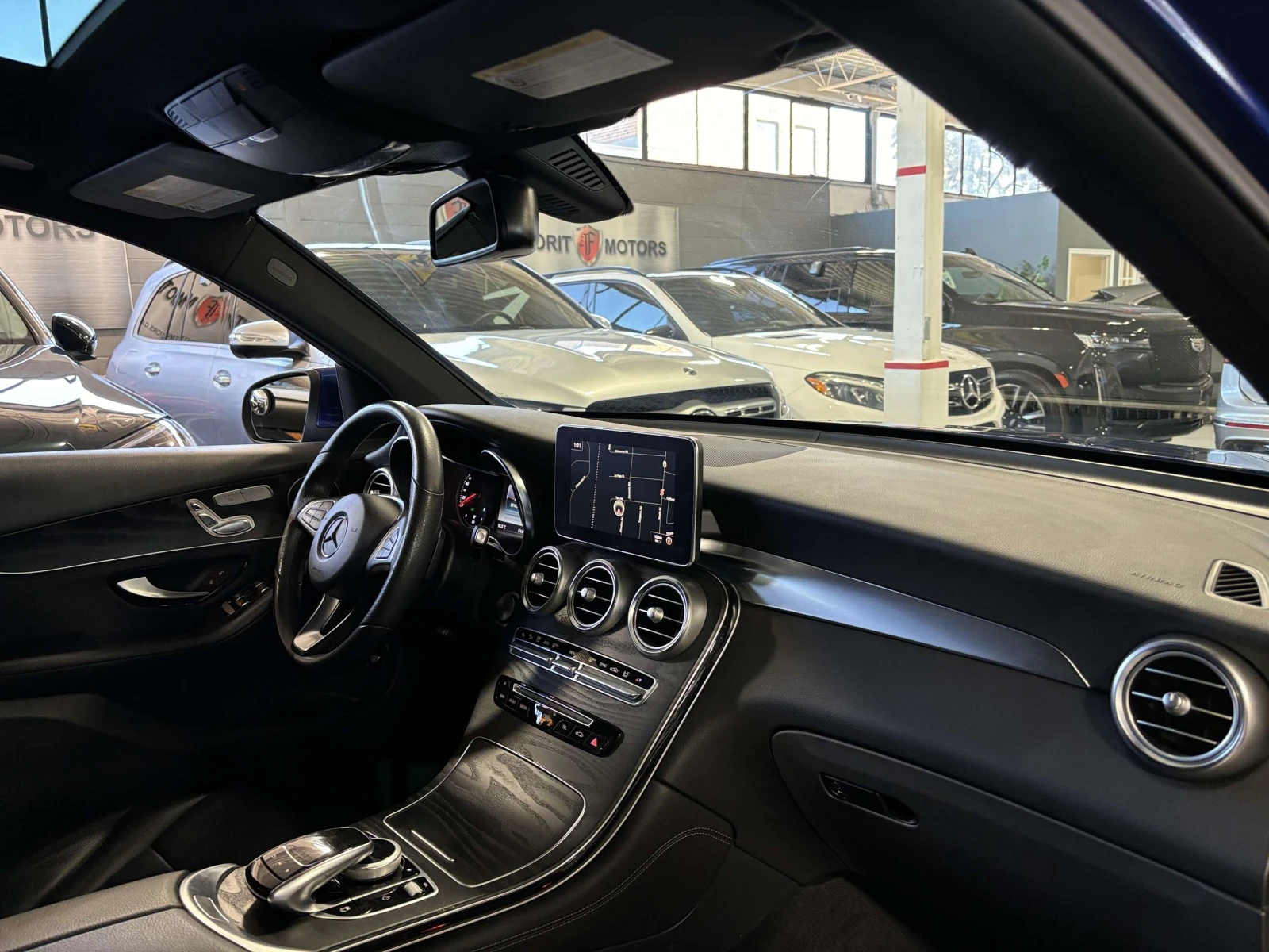 Mercedes-Benz GLC 300 | 4MATIC| NAV| BLACKWOOD| DUALROOF| , снимка 10 - Автомобили и джипове - 55990463