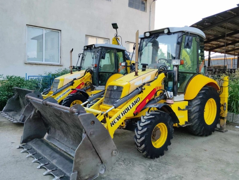 Багер New Holland LB95, снимка 3 - Индустриална техника - 46564171