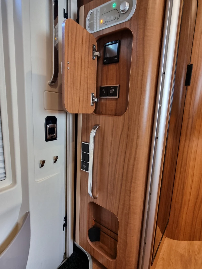 Кемпер HYMER / ERIBA B678, снимка 14 - Каравани и кемпери - 47226970