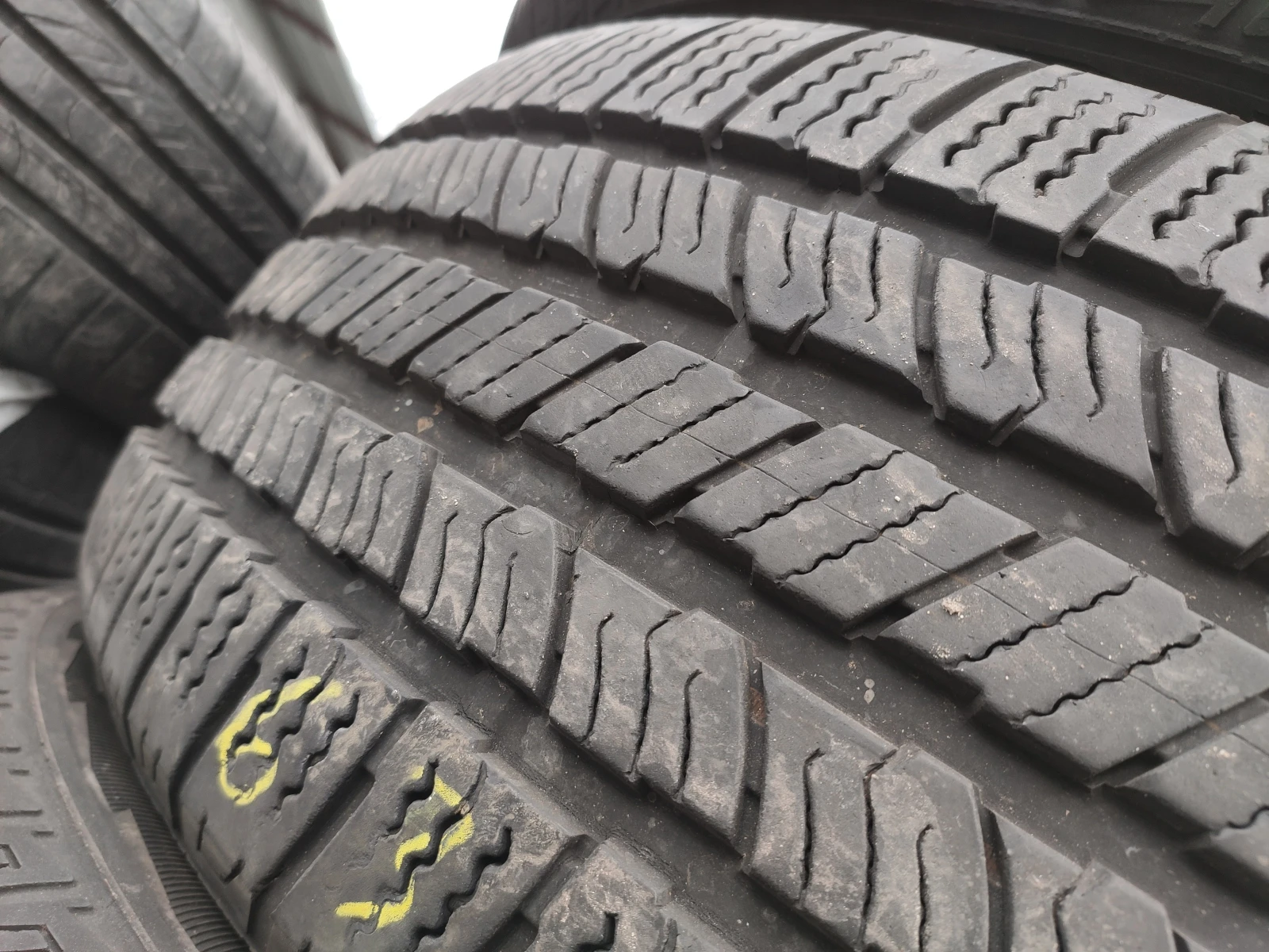 Гуми Летни 275/55R20, снимка 2 - Гуми и джанти - 54655675