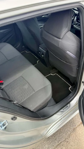 Toyota Corolla 1.8 HYBRID , снимка 12