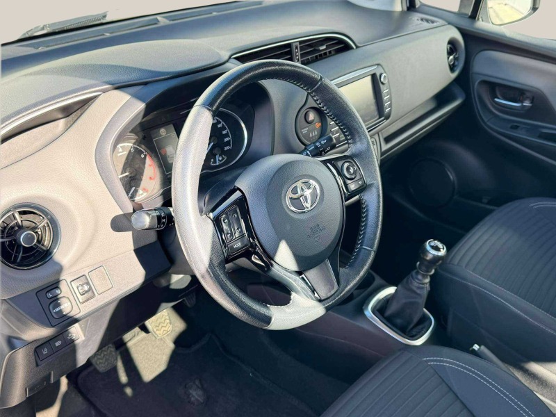 Toyota Yaris 1.5, снимка 9 - Автомобили и джипове - 46420594