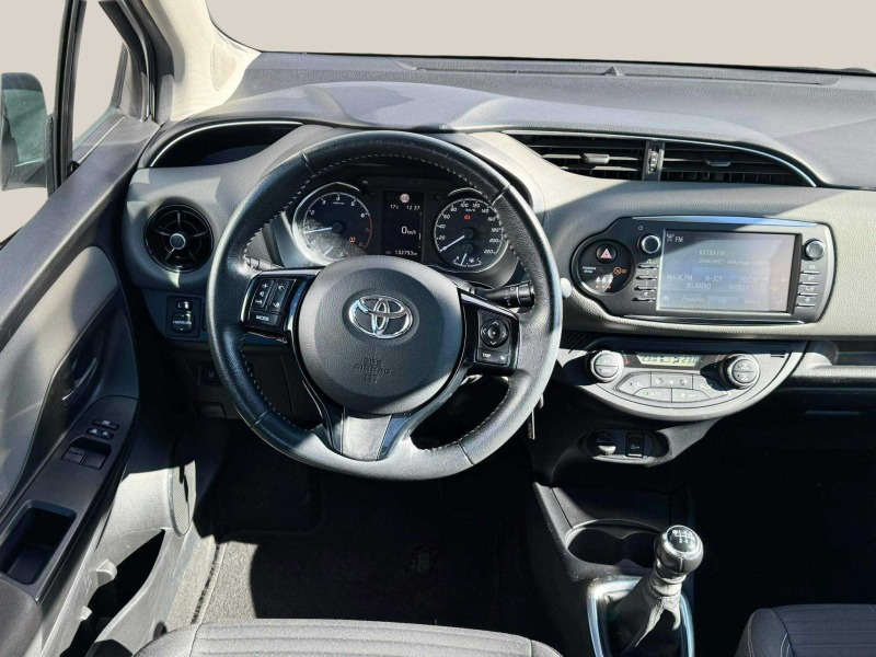 Toyota Yaris 1.5, снимка 8 - Автомобили и джипове - 46420594