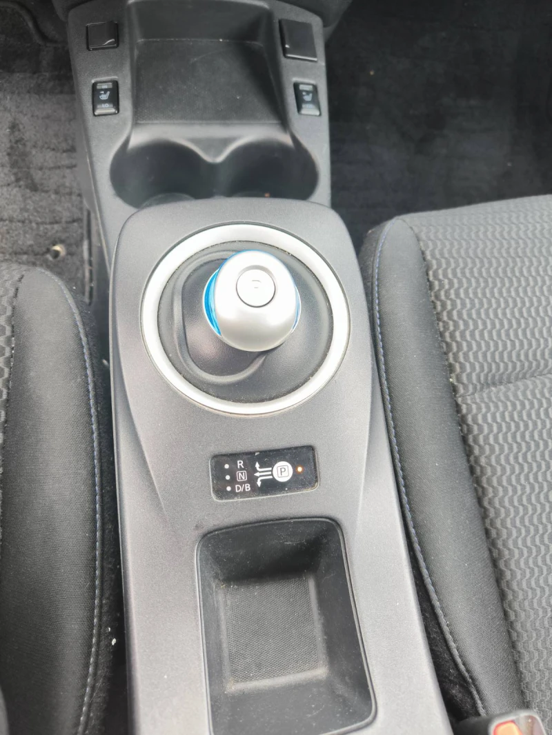 Nissan Leaf  S, снимка 13 - Автомобили и джипове - 51989602