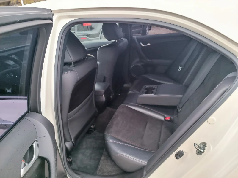 Honda Accord 2.4i-201кс-ШВЕЙЦАРИЯ-РЪЧКА-6ск-FACELIFT-NAVI, снимка 9 - Автомобили и джипове - 52770601