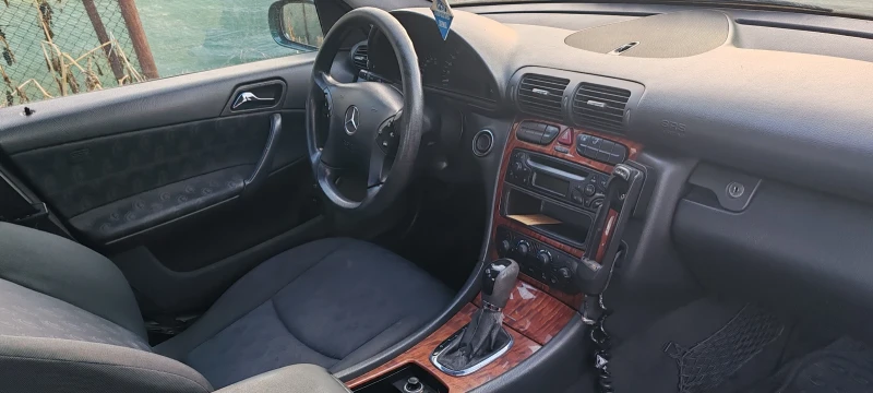 Mercedes-Benz C 220, снимка 4 - Автомобили и джипове - 52816143