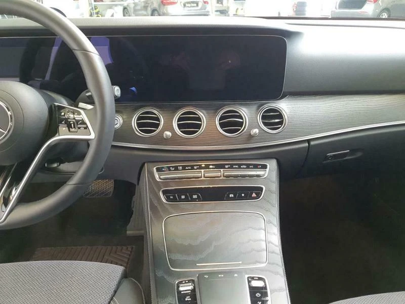 Mercedes-Benz E 200 d T Avantgarde, снимка 9 - Автомобили и джипове - 6966737