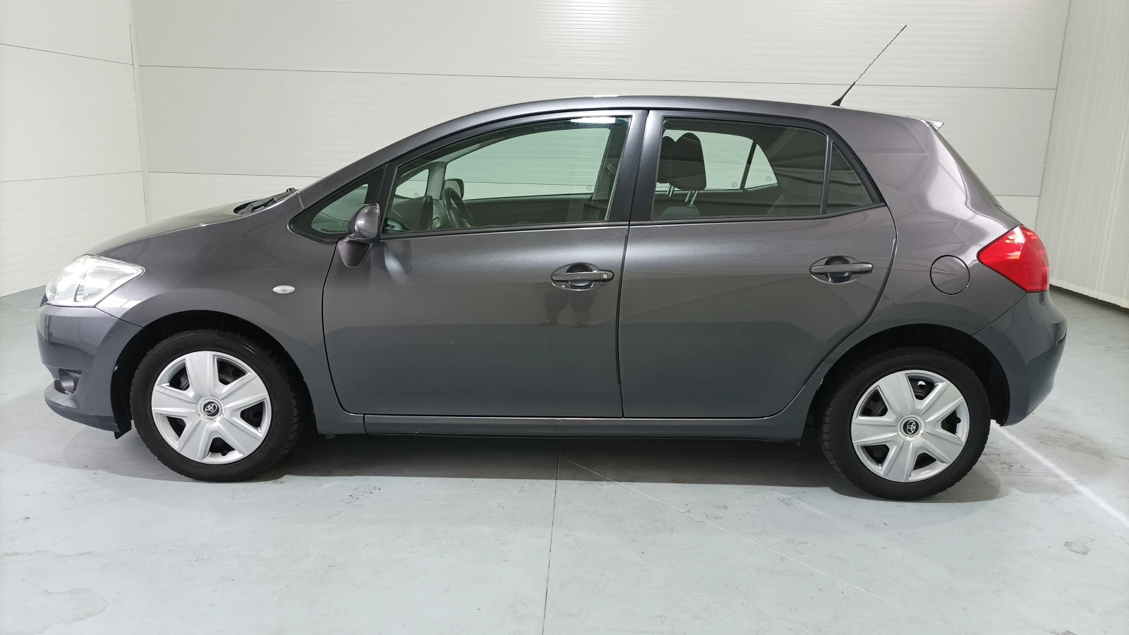 Toyota Auris 1.4 i  - изображение 8