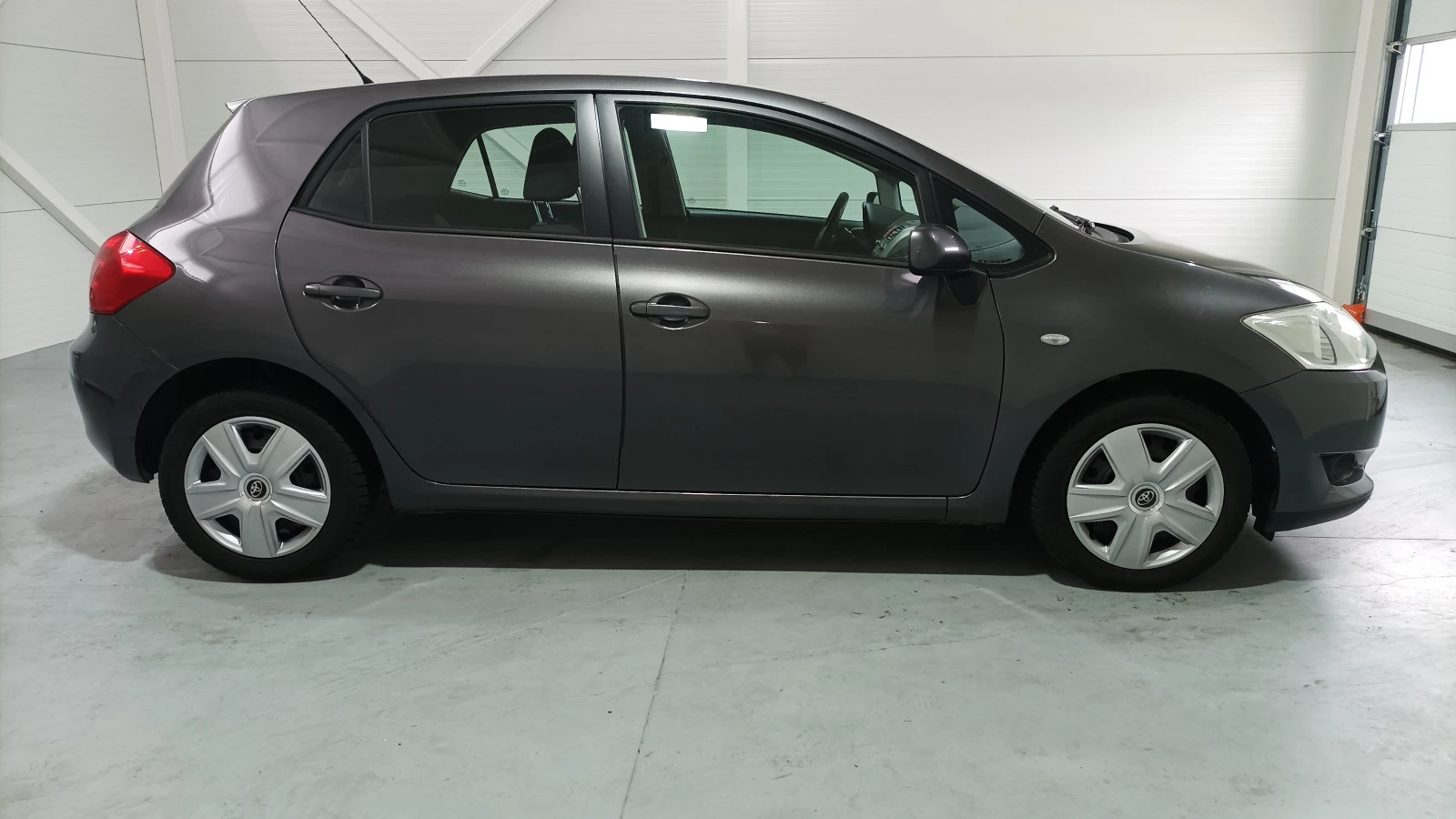 Toyota Auris 1.4 i  - изображение 4