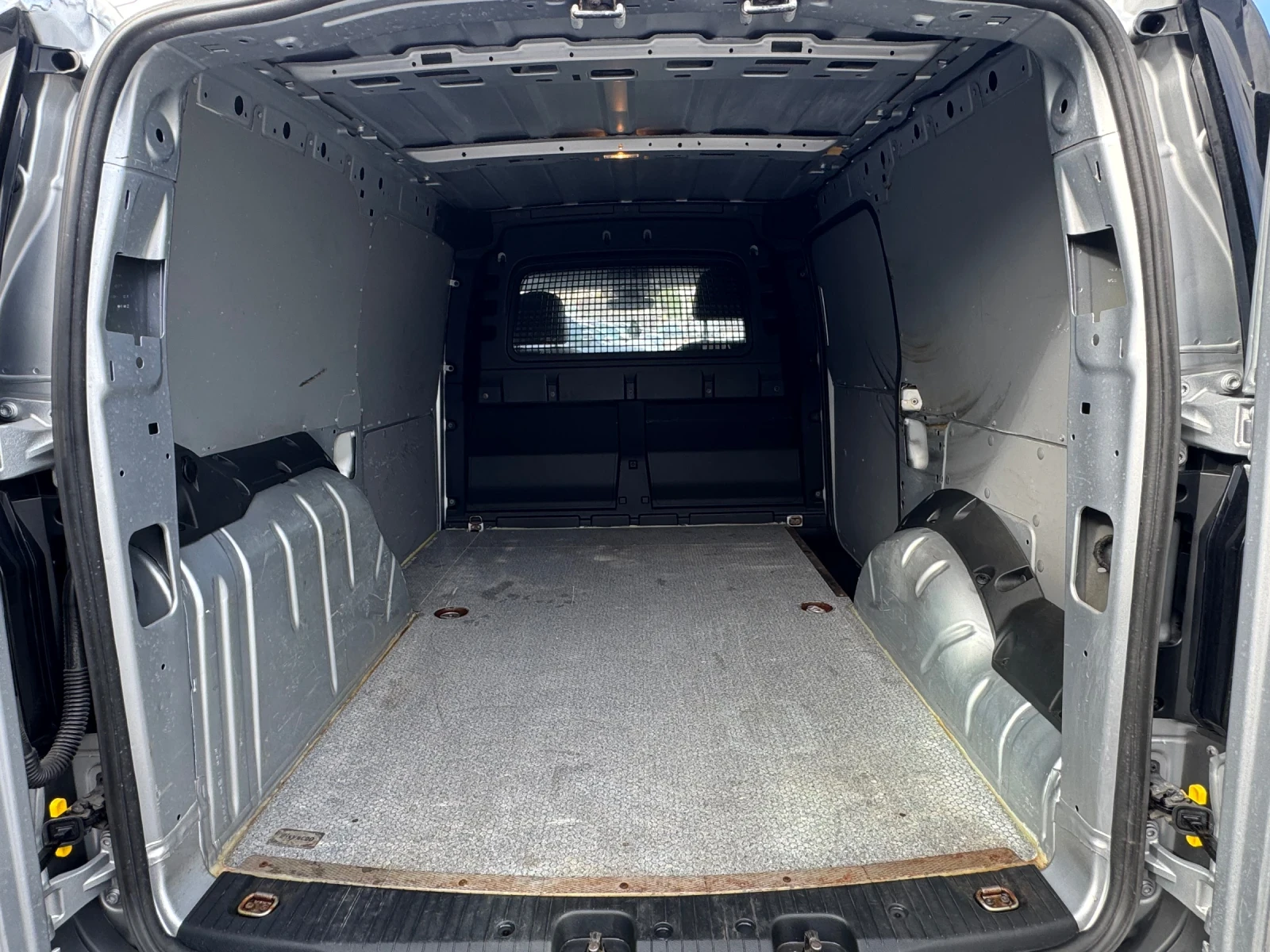 VW Caddy 2.0 ТDI * MAXI* АВТОМАТИК * LED | Mobile.bg — изображение 14