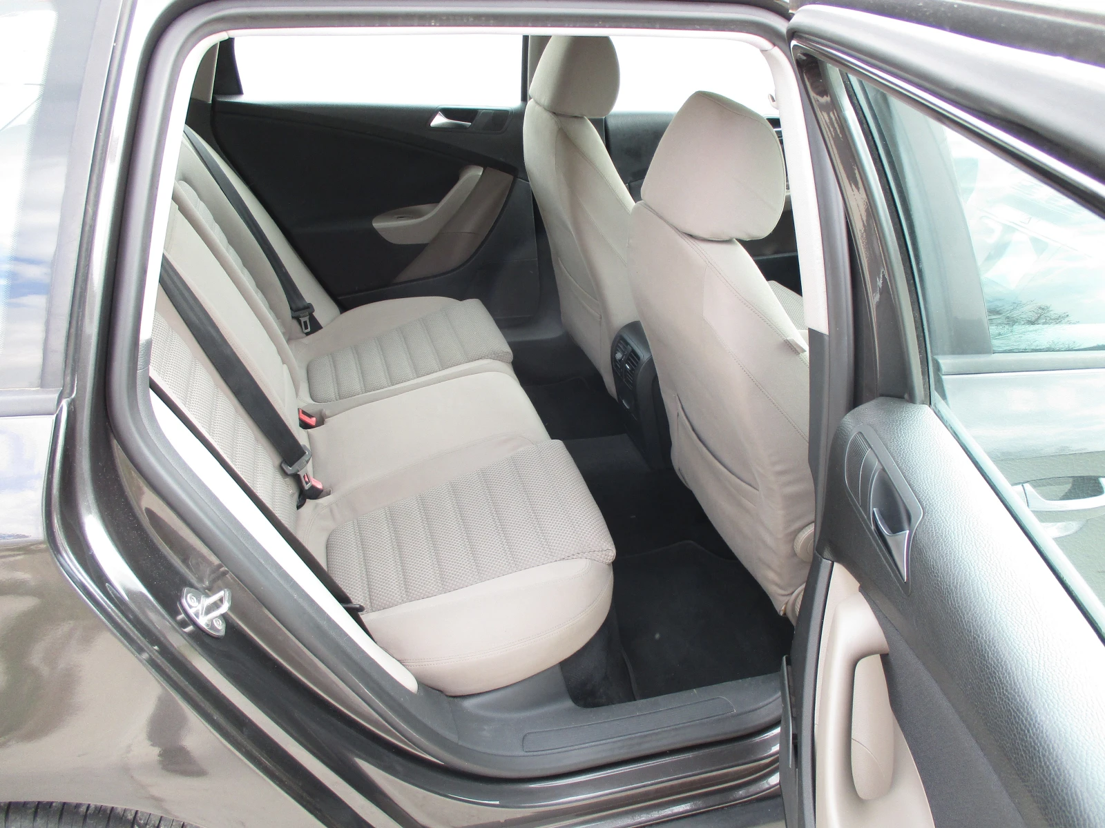 VW Passat 2.0TDI/140кс./АВТОМАТИК/КАТО НОВА, снимка 15 - Автомобили и джипове - 53863027