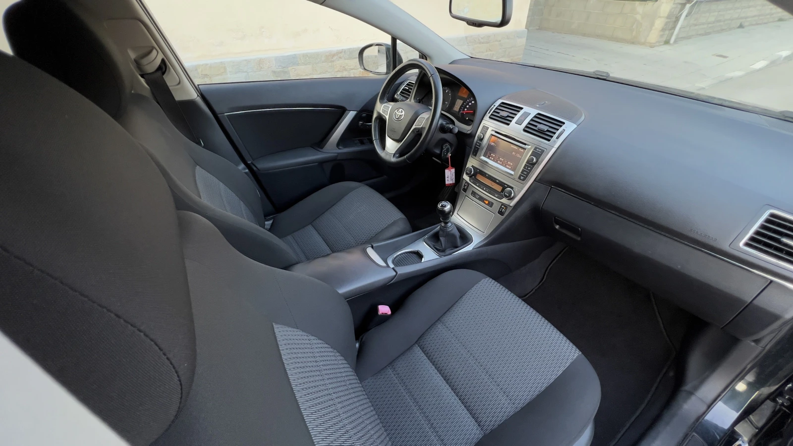 Toyota Avensis 2.2 D-4D , снимка 10 - Автомобили и джипове - 55086463