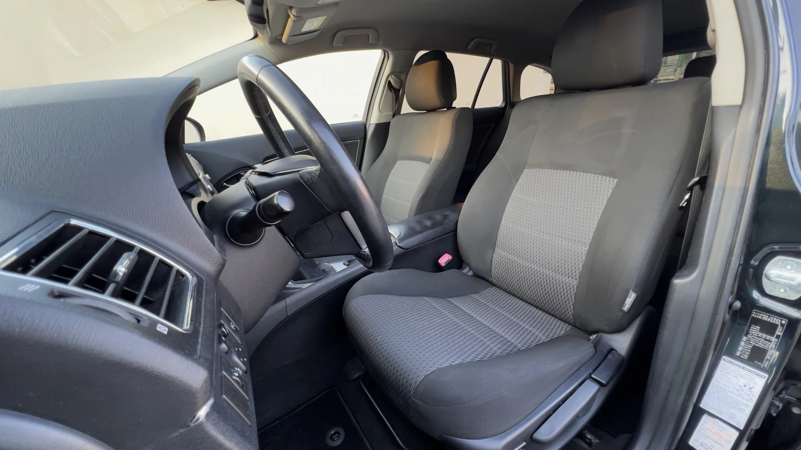 Toyota Avensis 2.2 D-4D , снимка 6 - Автомобили и джипове - 55086463